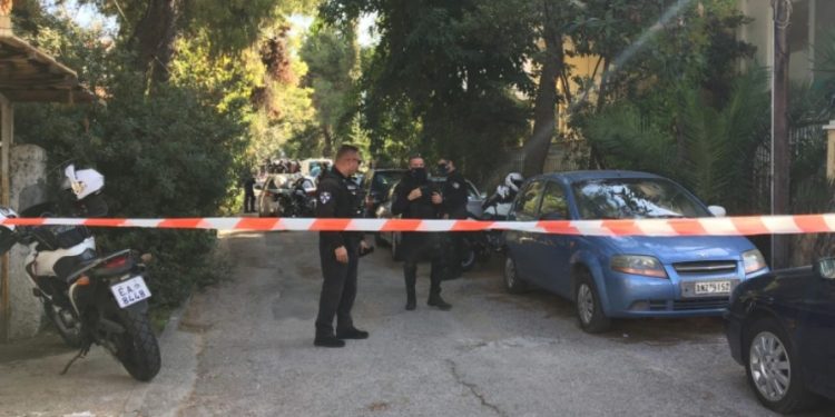Alldaynews.gr Τραγωδία με έναν Νεκρό και ένα τραυματία: «Είμαι δεμένος με μαύρη μαγεία»-Με στολή αστροναύτη ο 40χρονος Δράστης
