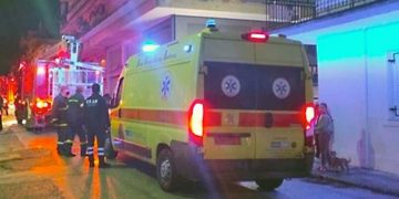 Alldaynews.gr Απίστευτο συμβάν: Πλήρωμα του ΕΚΑΒ πήγε να βοηθήσει γυναίκα και εκείνη τους έδειρε!!