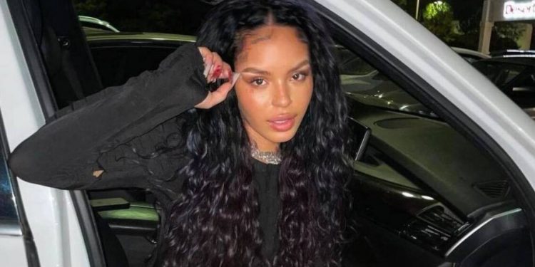 Νέα Τραγωδία στη showbiz: Νεκρή σε τροχαίο η 22χρονη τραγουδίστρια Emani (vids)