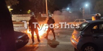 ΣΥΜΒΑΙΝΕΙ ΤΩΡΑ: Μολότοφ και δακρυγόνα στα Πανεπιστήμια στη Θεσσαλονίκη (φωτο, video)