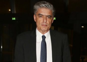 Δείτε το Νίκο Ευαγγελάτο να χαλαρώνει με τους γιους στο σκάφος του