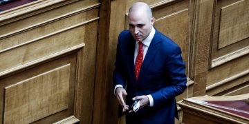 Alldaynews.gr Διεγράφη από την ΚΟ της ΝΔ ο Μπογδάνος – Προηγήθηκε επεισόδιο με Δένδια (video)