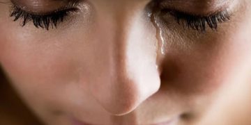 Κτήνος αλλά τον Αγαπώ: Συζούσαμε και ταυτόχρονα παντρεύτηκε με άλλη και έκανε παιδί με εξωσωματική!