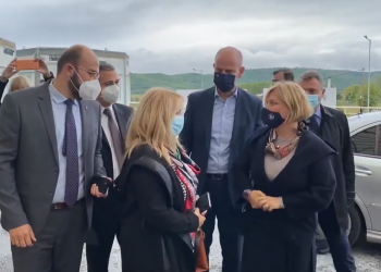 Κατερίνη: Γιούχαραν τη Μ. Γκάγκα οι υγειονομικοί σε αναστολή – Σε αμηχανία η αναπληρώτρια υπουργός (video)