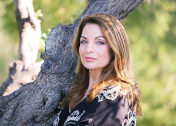 Ερωτευμένη ξανά η Άντζελα Γκερέκου; “Ο άνδρας που της «έκλεψε» την καρδιά 3 μήνες μετά το θάνατο του Τόλη” – Διαψεύδει η ίδια