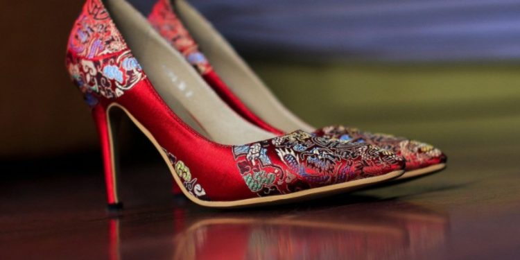 Βάρβαρη επίθεση σε άντρα: Το χτύπησαν επειδή φορούσε γόβες και φόρεμα