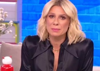 Τραγικές στιγμές για την Κατερίνα Καραβάτου: Νεκρή η μητέρα της-Την ενημέρωσαν On Air