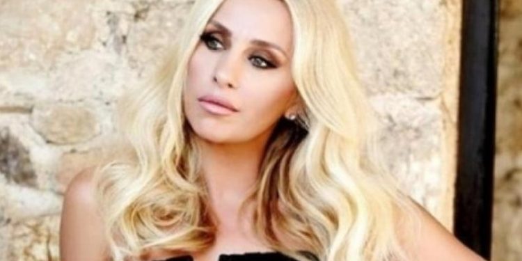 Γωγώ Μαστροκώστα: Η μάχη με τον καρκίνο του μαστού[video]