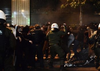 Συμβαίνει Τώρα: Πορεία αριστερών οργανώσεων στο κέντρο της Αθήνας για τον θάνατο του 20χρονου Ρομά στο Πέραμα[video]