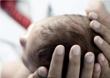 Συγκλονίζει ο πατέρας του Νεκρού βρέφους: «Για ένα απλό υπέρηχο χάσαμε το μωρό μας»