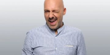 Alldaynews.gr The Voice-Ανατροπή! Ο Μουτσινάς νέος παρουσιαστής-Φεύγει ο Λιανός