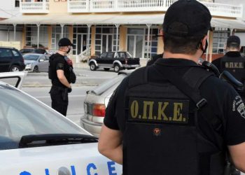 Συνελήφθη γνωστός τραγουδιστής στη Νίκαια – Βρέθηκε κοκαΐνη στο αυτοκίνητό του