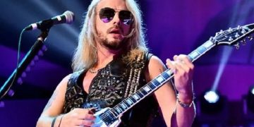 Alldaynews.gr Ο κιθαρίστας των Judas Priest παθαίνει ανεύρυσμα πάνω στη σκηνή – Σώθηκε μετά από επέμβαση ανοιχτής καρδιάς (video)