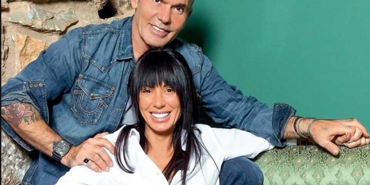 Alldaynews.gr «Όσο η Θεσσαλονίκη είναι σε lockdown, ο Μητσοτάκης βλέπει James Bond»-Νέο ξέσπασμα από τη σύζυγο του Ρόκκου