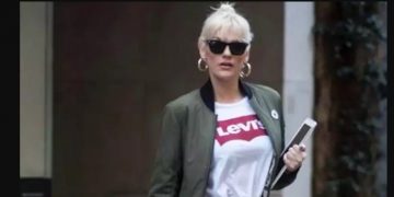 Alldaynews.gr Σάσα Σταμάτη: Προσφεύγει στη δικαιοσύνη για τον θάνατο του πατέρα της