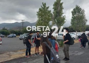 Σεισμός στην Κρήτη: Εντολή άμεσης εκκένωσης των σχολείων – Σπεύδουν οι γονείς να πάρουν τα παιδιά (pics)