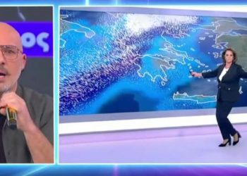 Η Χριστίνα Σούζη “γκρέμισε” τον Νίκο Μουτσινά με τον χορό στη ζωντανή σύνδεση (video)