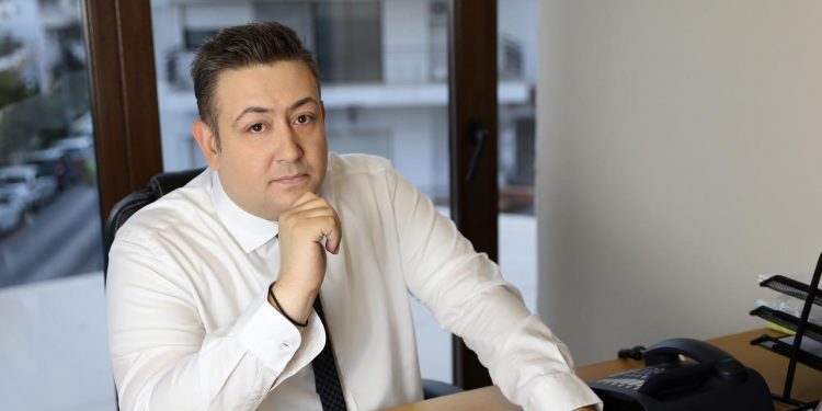 Alldaynews.gr Πολιτικός αντίπαλος του Δημάρχου στη Θεσσαλονίκη οργάνωσε εκβιασμό με βίντεο – Τους έπιασαν στην Καλαμαρια