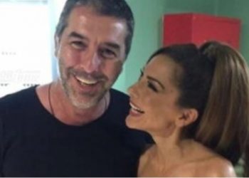 Βανδή-Μπισμπίκης-Ο Έρωτας δεν κρύβεται: Αγκαλιές και φιλιά σε κουτούκι των Εξαρχείων[photos]