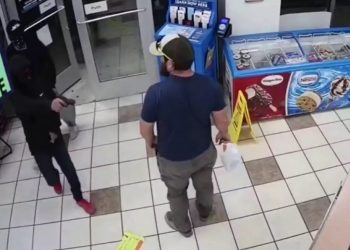 Βετεράνος πεζοναύτης αφοπλίζει με γυμνά χέρια ένοπλο ληστή σε βενζινάδικο