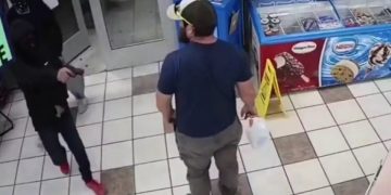 Βετεράνος πεζοναύτης αφοπλίζει με γυμνά χέρια ένοπλο ληστή σε βενζινάδικο