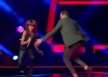 The Voice: Βγήκε με Led Zeppelin και ο Μουζουράκης την πήρε σηκωτή (vid)