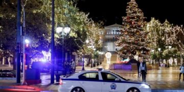 Κορωνοϊός-Άσχημα νέα για τα Χριστούγεννα: Μόνος δρόμος εμβόλιο και μέτρα προστασίας, λένε οι ειδικοί