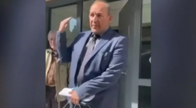 «Στόχος μου να διαλύσω τους νόμους του κράτους» – Νέο παραλήρημα από τον γιατρό-αρνητή Φαίδωνα Βόβολη (vid)