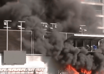 Απίστευτο: Το γήπεδο που θα παίξει η Αγγλία έπιασε φωτιά σε ζωντανή σύνδεση! (vid)