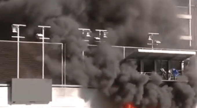 Απίστευτο: Το γήπεδο που θα παίξει η Αγγλία έπιασε φωτιά σε ζωντανή σύνδεση! (vid)