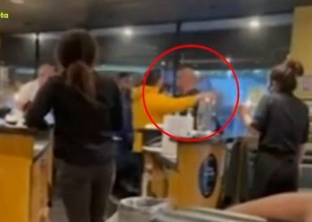 Άγριο ξύλο σε εστιατόριο – Αρνήθηκε να φορέσει μάσκα και τον “πέταξαν” έξω