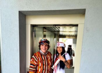 Οίκος ανοχής προσφέρει 30 λεπτά με «κυρία της επιλογής του» σε όποιον εμβολιαστεί