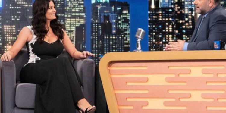 Μαρία Κορινθίου: θα κατακριθώ επειδή έχω πλούσιο ντεκολτέ;