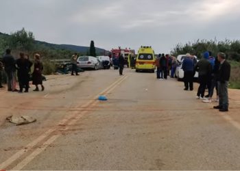 Τροχαίο με νεκροφόρα και «κλούβα»: Νεκρή μία γυναίκα – Σοκάρουν οι εικόνες από το δυστύχημα