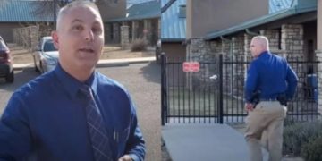 Youtuber φέρθηκε σε αστυνομικό σα να είναι ο ίδιος… αστυνομικός και του έκανε «τις ίδιες ανόητες ερωτήσεις»