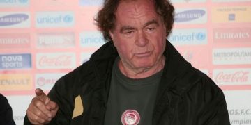 Alldaynews.gr Διασωληνωμένος με κορονοϊό ο Παναγιώτης Κελεσίδης