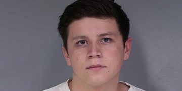 Alldaynews.gr Άγριο έγκλημα στις ΗΠΑ: 19χρονος σκότωσε ολόκληρη οικογένεια γιατί τον έπιασαν να κάνει σεξ με την κόρη τους