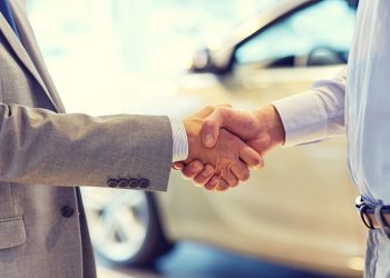 Κυνηγώντας εκπτώσεις: Πώς να εξοικονομήσετε χρήματα στο επόμενο αυτοκίνητό σας