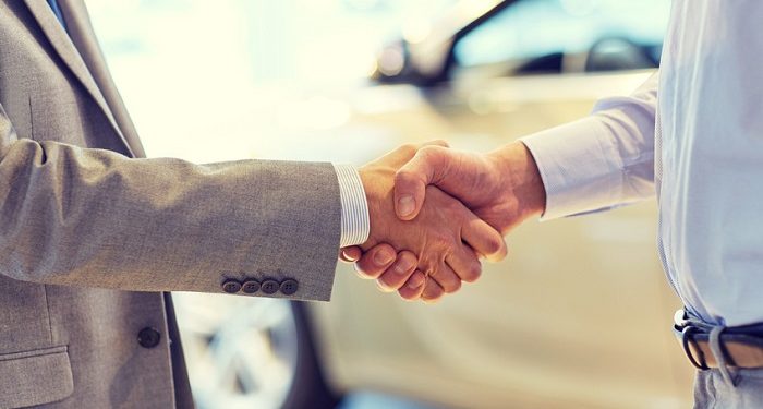 Κυνηγώντας εκπτώσεις: Πώς να εξοικονομήσετε χρήματα στο επόμενο αυτοκίνητό σας