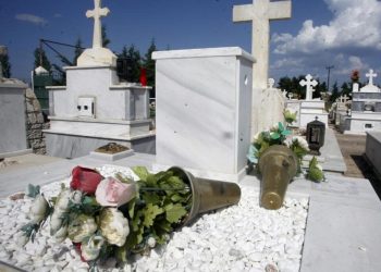 Alldaynews.gr Σέρρες: Σπαρακτικό αντίο στον 13χρονο μαθητή που πέθανε από επιπλοκές της οξείας αμυγδαλίτιδας