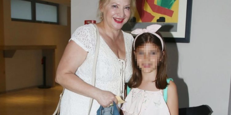 Ελένη Κρίτα – «Έχω αναλάβει χρέη μαμάς γιατί η εγγονή μου έχασε νωρίς τη μητέρα της»