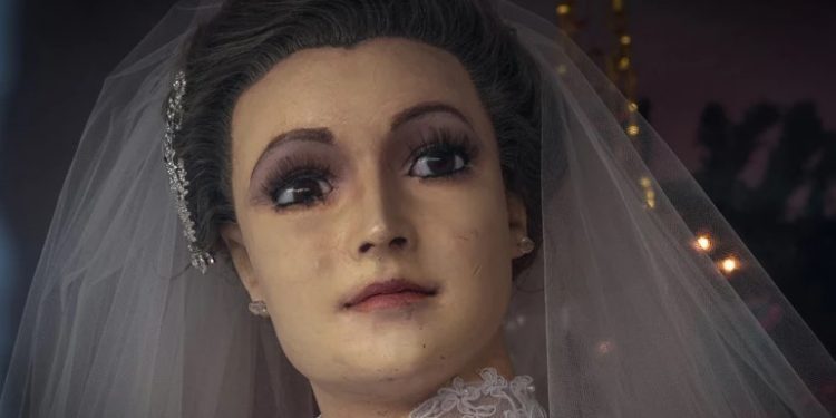 Κούκλα σε βιτρίνα ντυμένη νύφη φημολογείται ότι είναι βαλσαμωμένο σώμα γυναίκας