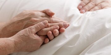 Τζάνειο – Συγκλονιστικό: Αποκλειστική νοσοκόμα «έσπασε στο ξύλο» ηλικιωμένη[video]