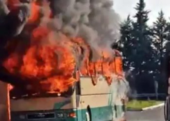 Τραγικές στιγμές στην Καβάλα: Λεωφορείο του ΚΤΕΛ τυλίχθηκε στις φλόγες[video]