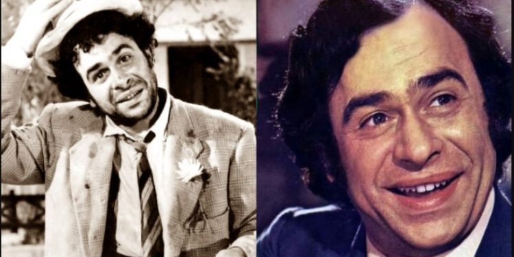 Χρόνης Eξαρχάκος: Ο Συριανός ηθοποιός που έσερνε μια ζωή το καρότσι της ανάπηρης μάνας του και έφυγε στα 52 του