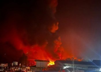 Γιγαντιαία έκρηξη σε δεξαμενή πετρελαίου – Τουλάχιστον 84 νεκροί