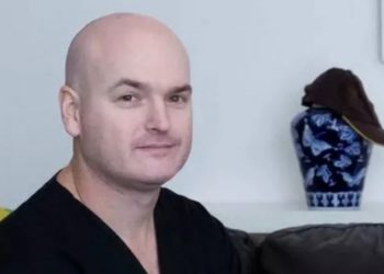 «Δεν είμαι δολοφόνος»: Ο γιατρός που βοήθησε 43 ασθενείς να πεθάνουν με ευθανασία αποκαλύπτει γιατί το κάνει