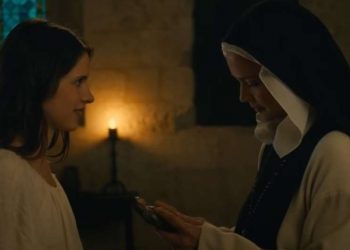 Δάφνη Πατακιά: Η ομοφυλόφιλη μοναχή στο αμαρτωλό μοναστήρι «Μπενεντέτα» του Βερχόφεν