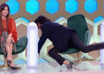 Ραμόνα Βλάντη-Επική Τούμπα: Έπεσε από την καρέκλα on air[video]