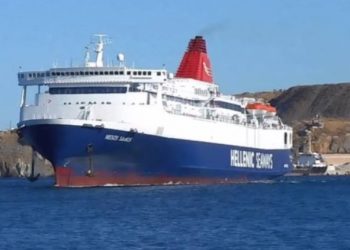 Στο λιμάνι της Χίου προσέκρουσε το επιβατηγό οχηματαγωγό «Νήσος Σάμος»